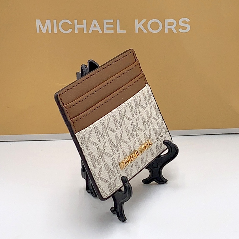 MICHAEL KORS
Leather Large Card Holder Case Wallet
vanilla signature color - Picture 2 of 8